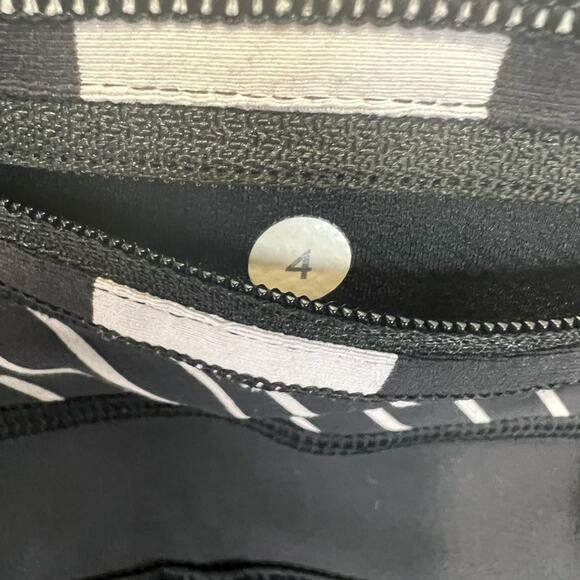 Lululemon Speed Tight Interlock Size 4 Black White Quilt Winter Stripe Leggings - Picture 13 of 13